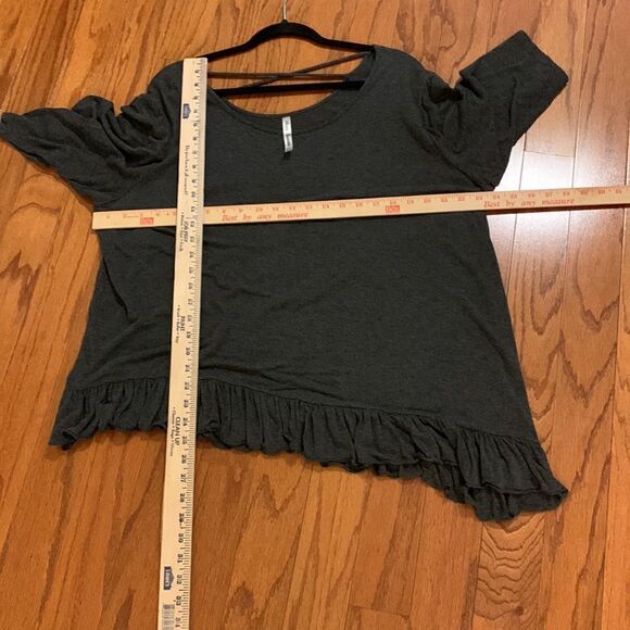 Simply Irresistible size 2X asymmetrical dark gray top - Picture 7 of 13